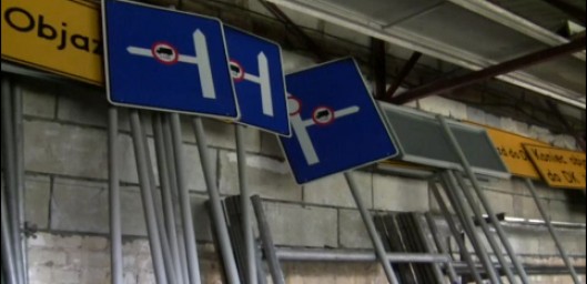 Wytwarzanie znaków drogowych na foli odblaskowej